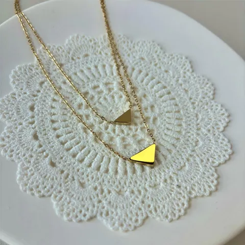 Exquisite Titanstahl Doppelschicht CNC Zirkonia Eingelegt Dreieck Anhänger Halskette Gold Silber Vakuum Beschichtet Geometrischer Schicker Schmuck Für Damen