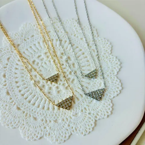 Exquisite Titanstahl Doppelschicht CNC Zirkonia Eingelegt Dreieck Anhänger Halskette Gold Silber Vakuum Beschichtet Geometrischer Schicker Schmuck Für Damen