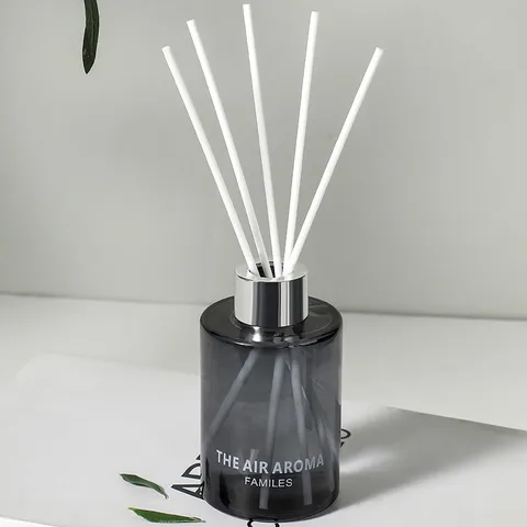 Difusor de Varillas Moderno de Vidrio Gris Humo Con Tapón Plateado Varillas de Fibra Fragancia para el Hogar Ambientador