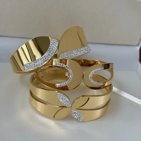 Punk Edelstahl Strass Armreif Für Damen Vergoldet Elastische Offene Manschette Hohl Blatt Kleeblatt Muster Schmuck