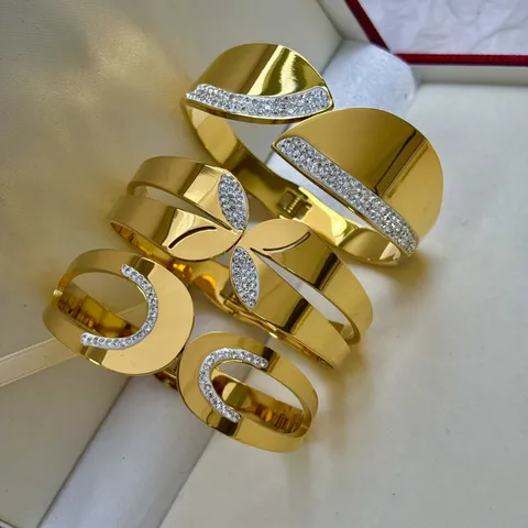 Punk Edelstahl Strass Armreif Für Damen Vergoldet Elastische Offene Manschette Hohl Blatt Kleeblatt Muster Schmuck