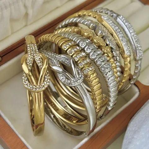 18K Vergoldeter Edelstahl Geknoteter Armreif Für Damen Luxus Strass Eingelegter Hohl Geometrischer Armband Modeschmuck Accessoire