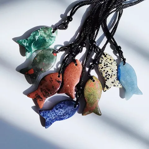 Collier Pendentif Poisson en Cristal Naturel Corde Tissée Main Porte-Bonheur Amulette Mode Bijou Cadeau pour Femmes Hommes