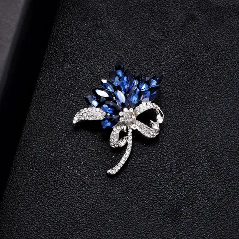 Elegant Rhinestone Pearl Brooch Pin For Women Vintage Blue Flower Alloy Corsage Scarf Buckle Anti Glare Jewelry Gift