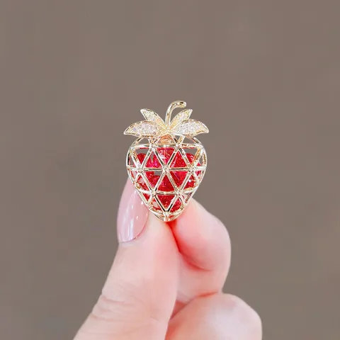 Sweet Strawberry Brooch Alloy Rhinestone Anti Glare Pin Women Fashion Clothing Accessories Jewelry Gift