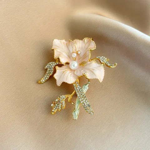 Retro Alloy Flower Brooch Elegant Rhinestone Artificial Pearl Enamel Brooches For Women Suit Cheongsam Pin Jewelry