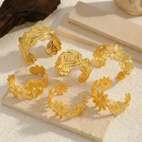 Verstellbarer Edelstahl Armreif 18K Vergoldet Hohl Kamelie Blumenmuster INS Stil Mode Schmuck Armband Für Frauen