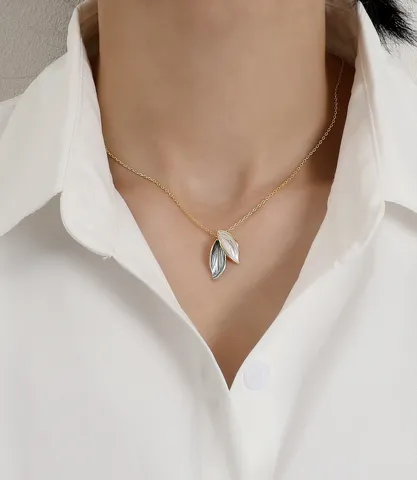Designer Double Leaf Pendant Necklace For Women Color-Block Enamel Gold Plated Alloy Clavicle Chain Fashion Jewelry Gift