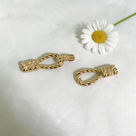Women Fashion Alloy Twist Interlocking Belt Buckle Gold Tone Round Metal Fastener Clothing Accessories Replacement Part