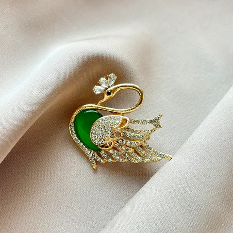 Elegant Swan Brooch Pin Gold Plated Alloy Rhinestone Crystal Animal Corsage Suit Accessories Jewelry Gift For Women