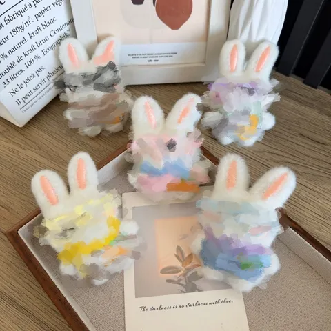 Mignon Dessin Animé Peluche Lapin Pendentif Brodée Animal Lapin Charme Pour Sacs Chaussures Vêtements DIY Accessoires de Bijoux Broche Porte-clés Cadeau