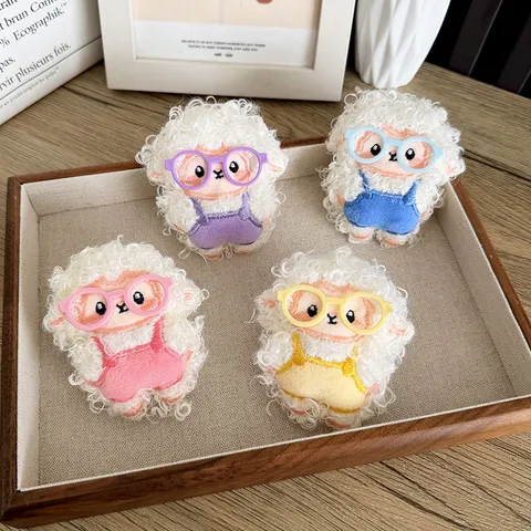 Broche Agneau Peluche Dessin Animé Mignon Pendentif Poupée Mouton Brodé à Main Accessoire Décoration Vêtements Sac Chaussures Bijoux