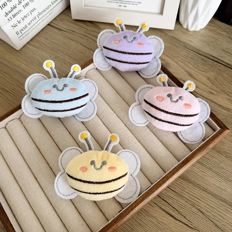 Accessoires DIY Abeille en Peluche de Dessin Animé Breloques d'Abeille Rembourrées Faites à la Main pour Vêtements Sac Broche Décor Unisexe