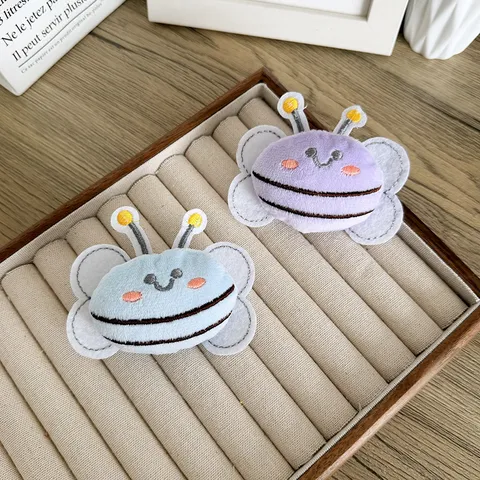 Accessoires DIY Abeille en Peluche de Dessin Animé Breloques d'Abeille Rembourrées Faites à la Main pour Vêtements Sac Broche Décor Unisexe