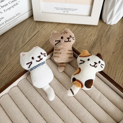 Kawaii Japanese Style Cat Plush Doll Keychain Cute Cartoon Cat Brooch For Backpack Clothing Accessories Handmade Animal Plush Toy