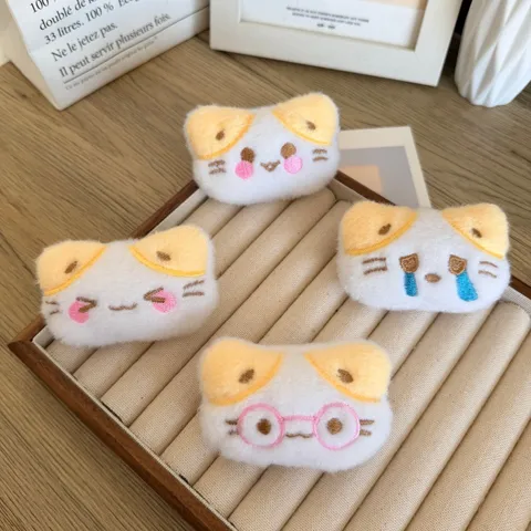 Accessoire en Peluche Chat Trèfle à Quatre Feuilles Mignon Broche de Chaton Brodé Porte-clés Pour Vêtements Sac DIY Cadeau