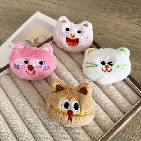 Mignonne Poupée en Peluche Chat de Dessin Animé Broche Pendentif Animal Rembourré pour Sacs Accessoires de Vêtement Cadeau