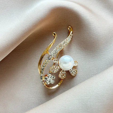 Luxury Alloy Rhinestone Pearl Flower Brooch Pin Elegant Floral Suit Coat Corsage Fashion Jewelry Gift For Women