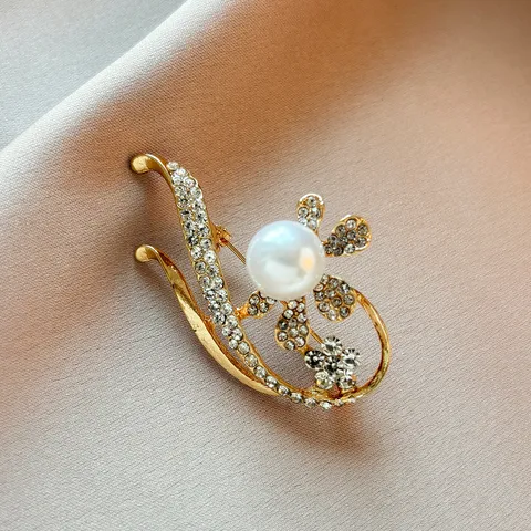 Luxury Alloy Rhinestone Pearl Flower Brooch Pin Elegant Floral Suit Coat Corsage Fashion Jewelry Gift For Women