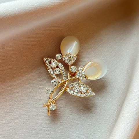 Elegant Gold Plated Leaf Brooch Rhinestone Fashion Suit Pin Luxury Flower Coat Accessories For Women Jewelry