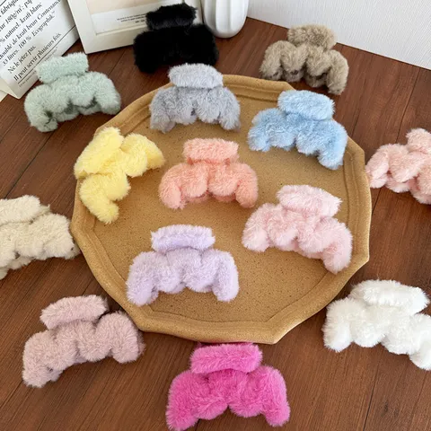 Élégante Pince à Cheveux en Peluche pour Femmes Douce Forme M Moelleuse Pince Requin Automne Hiver Accessoire de Cheveux en Fourrure