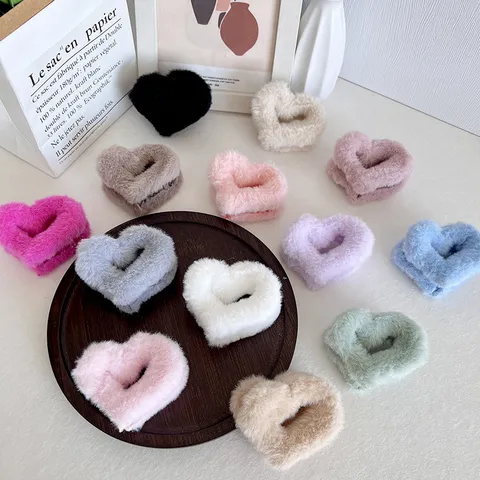 Pince à Cheveux Cœur en Peluche Automne Hiver Élégante Pince en Fausse Fourrure pour Femmes Accessoires Cheveux