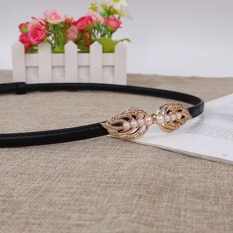Cintura Sottile in Pelle da Donna Stile Dolce Cintura in Pelle Bovina Con Fibbia di Perla Artificiale in Foglia di Lega d'Oro Cintura alla Moda Per Donne