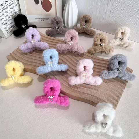 Douce Pince à Cheveux Nœud en Peluche pour Femmes Automne Hiver Fausse Fourrure Shark Clip Accessoires de Coiffure Élégants