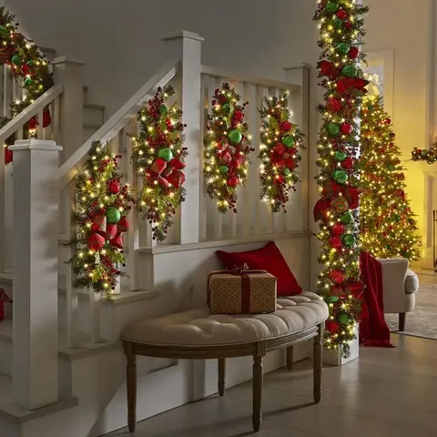 Christmas Teardrop Swag Staircase Garland Decoration With LED Lights Red Berries Bowknot Artificial Pine Needle Hanging Ornament For Front Door Home