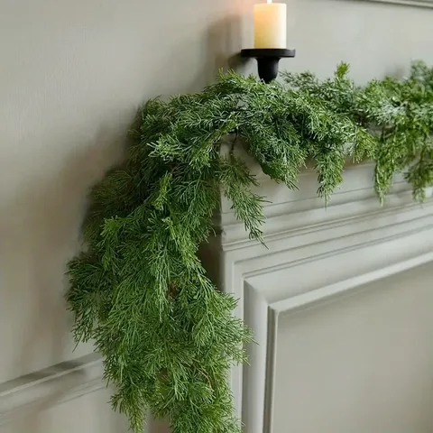 Guirlande de Cyprès Artificielle Douce au Toucher Vert Réaliste Rotin pour Table de Noël Cheminée Suspension Murale Décoration de Fête