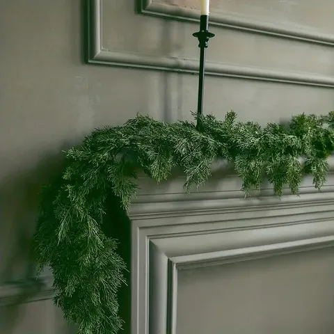 Guirlande de Cyprès Artificielle Douce au Toucher Vert Réaliste Rotin pour Table de Noël Cheminée Suspension Murale Décoration de Fête