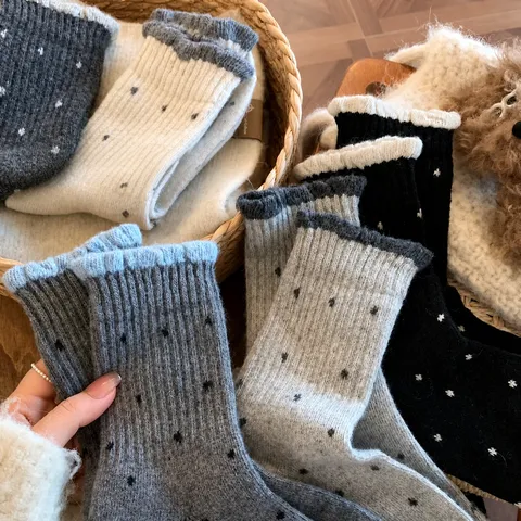 Calcetines de Media Caña con Topos de Mezcla de Algodón para Mujer Estilo Coreano Ribete de Encaje Cálidos Calcetines Slouch Calzado de Invierno