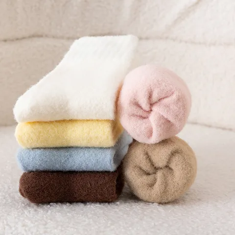 Chaussettes de Sommeil en Polaire Corail Épaissie pour Enfants et Femmes Hiver Chaud Doux Confortable Mi-Tube Thermique