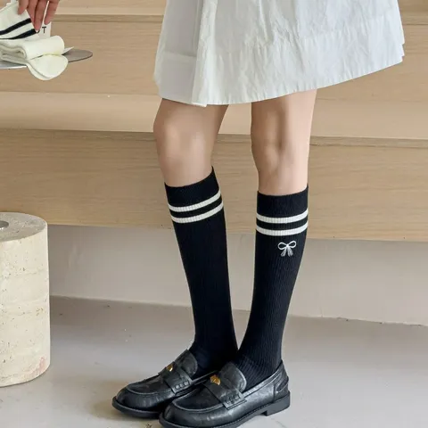 Damen Lolita Schleife Stickerei Wadsocken Japanisch JK Uniform Gestreiftes Kalb Socken Mode Casual Baumwolle Strumpfwaren