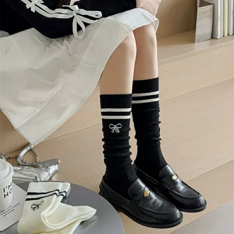 Damen Lolita Schleife Stickerei Wadsocken Japanisch JK Uniform Gestreiftes Kalb Socken Mode Casual Baumwolle Strumpfwaren