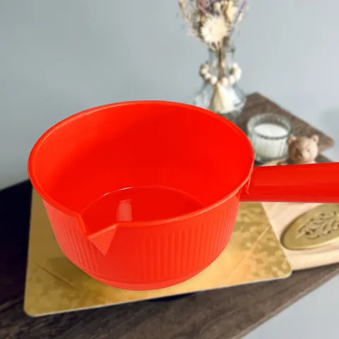 Écope à Eau Longue en Plastique Rouge Cuisine Salle de Bains Louche à Eau pour Laver les Cheveux Bassin d'Arrosage de Fleurs