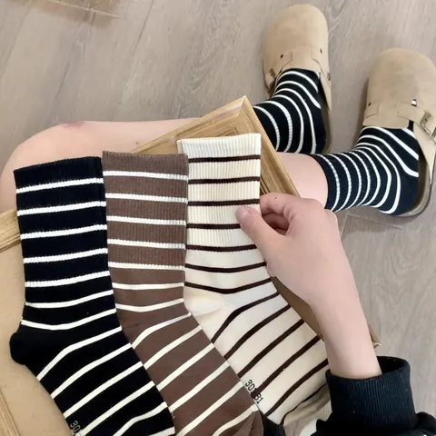 Women Striped Mid Tube Socks Casual Cotton College Style Retro Black White Contrast Color Spring Autumn Fashion Hosiery
