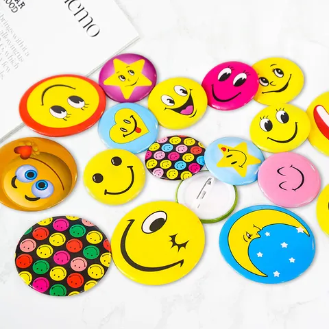 Cartoon Smiley Face Tinplate Pin Back Button Badge Yellow Big Eyes Emoji Round Brooch For Bags Clothing Decoration Gift