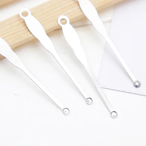 Cure-Oreille en Acier Inoxydable Simple Extracteur de Cérumen en Métal Nettoyeur Portable Avec Trou Cuillère Soin Personnel Argent