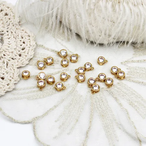 Pendente in Rame Placcato Oro 18K Zirconia Tondo Accessori Gioielli Fai da Te Charm a Tre Anelli per Collana Maglione