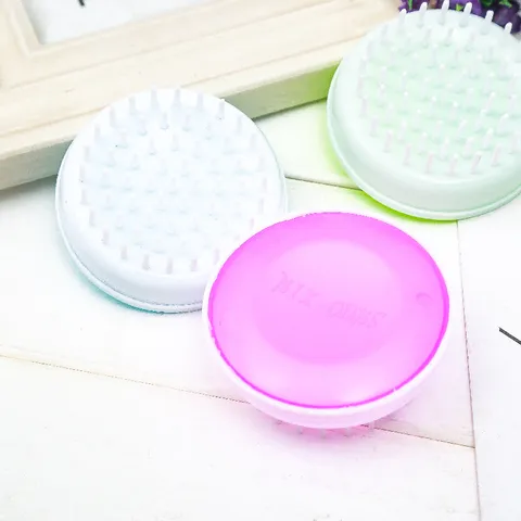 Brosse Portative Multifonctionnelle pour Laver les Cheveux Masseur de Cuir Chevelu Peigne à Shampooing Rond en Plastique pour Soins Quotidiens de la Salle de Bain Unisexe