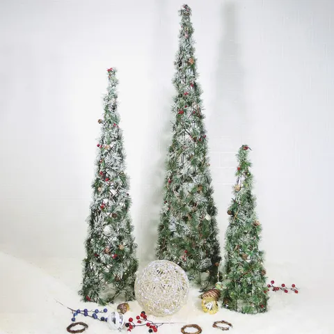 3er-Set Weihnachts-Kiefernturm-Bäume mit Kunstschnee Beeren und Zapfen Elegante Bodendekoration für Haus und Garten