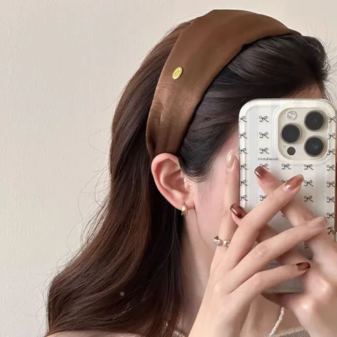 French Vintage Wide Satin Headband For Women Silk-Look Hair Hoop With Gold Metal Label Elegant Autumn Winter Hair Accessories