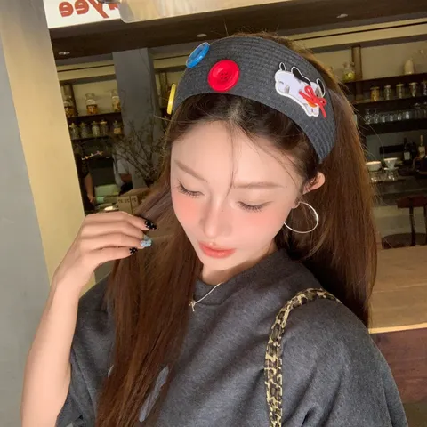 Cute Embroidered Puppy Knitted Wide Brim Headband For Women Ribbed Anti-Slip Hairband With Colorful Button Decor Daily Headwear Accessories