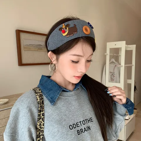 Cute Embroidered Puppy Knitted Wide Brim Headband For Women Ribbed Anti-Slip Hairband With Colorful Button Decor Daily Headwear Accessories