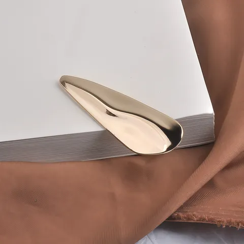 Broche en Alliage Moderne Minimaliste Vague Géométrique pour Hommes Femmes Épingle Métallique Irrégulière Dorée Argentée Mode