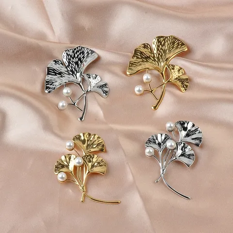 Korean Style Stainless Steel Ginkgo Leaf Brooch For Women High End Gold Silver Plated Artificial Pearl Jewelry Leaf Pin