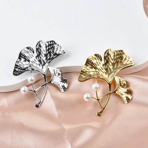 Korean Style Stainless Steel Ginkgo Leaf Brooch For Women High End Gold Silver Plated Artificial Pearl Jewelry Leaf Pin