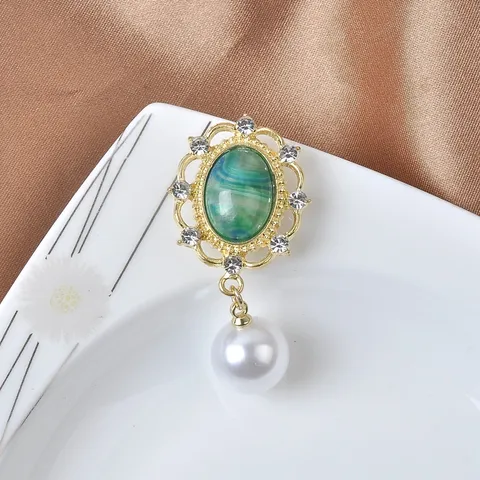 Vintage Magnetische Brosche Für Damen Legierung Strass Künstliche Perle Anti-Exposition Pin Kleidung Accessoire Gold Mode Geometrischer Schmuck Pin