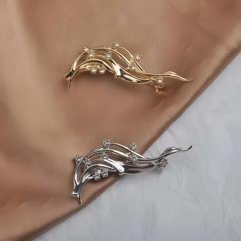 Elegant Artistic Curved Wave Brooch For Women Alloy Rhinestone Suit Lapel Pin Minimalist Business Dress Accessories